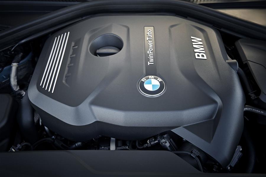 Моторный отсек BMW 230i Canvertible Luxury Line (F23) 2017 года  (WW) (фото 33 из 38)